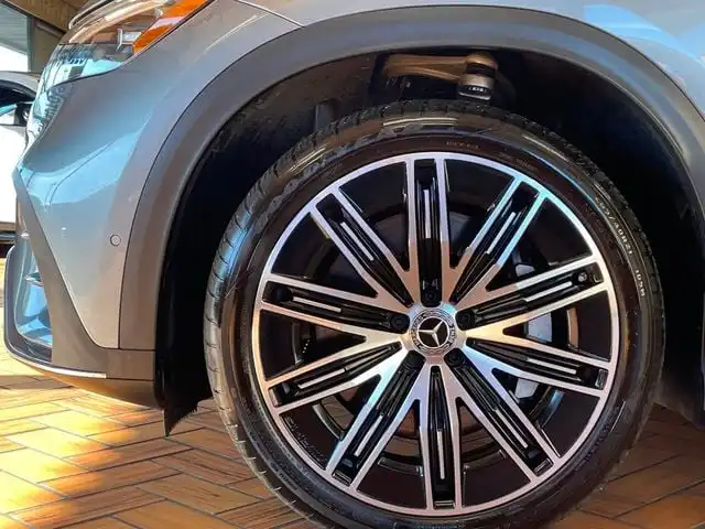 2023 Mercedes-Benz EQE SUV EQE500 4MATIC's photo