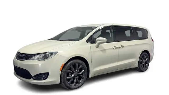2020 Chrysler Pacifica Touring photo 5