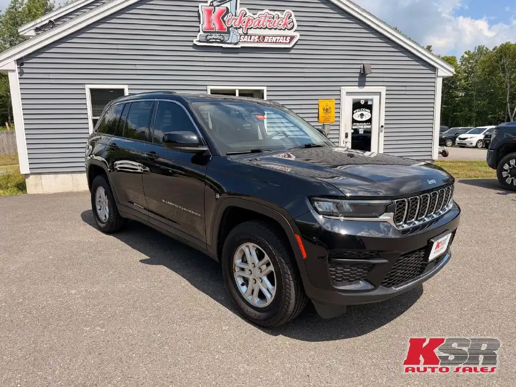 2023 Jeep Grand Cherokee Laredo 4WD's photo