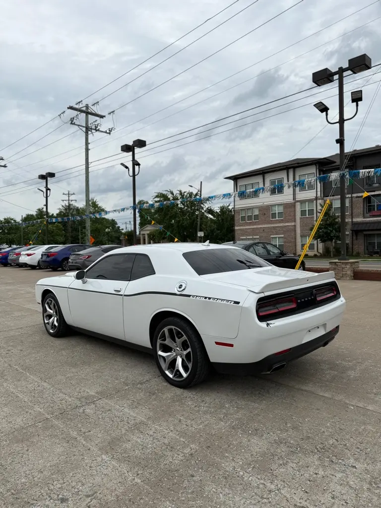 2015 Dodge Challenger SXT Plus photo 5