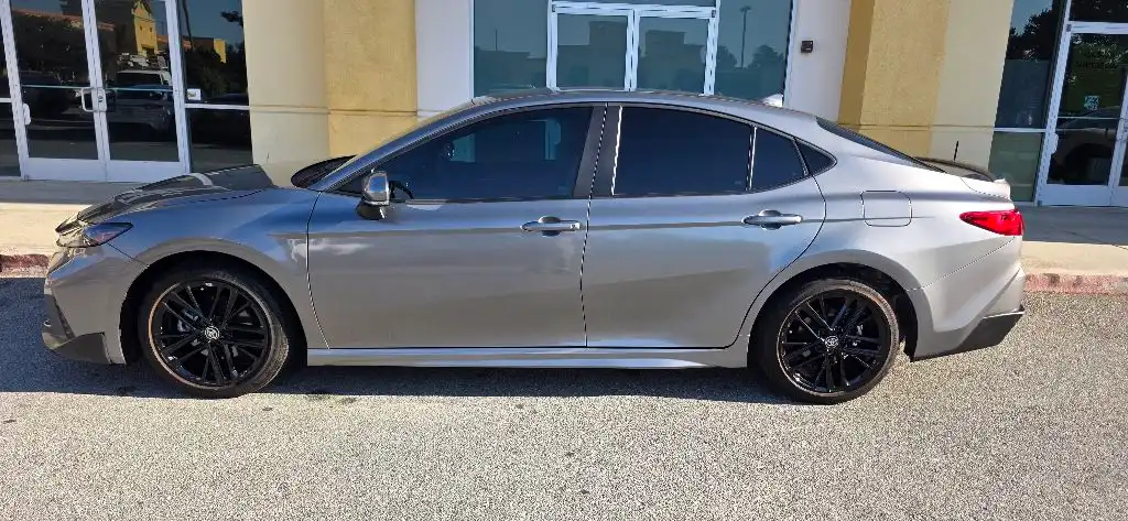 2025 Toyota Camry SE Hybrid's photo