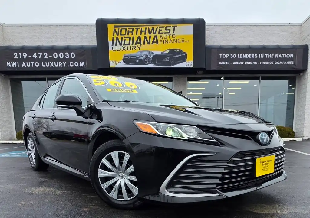 2022 Toyota Camry LE Hybrid's photo