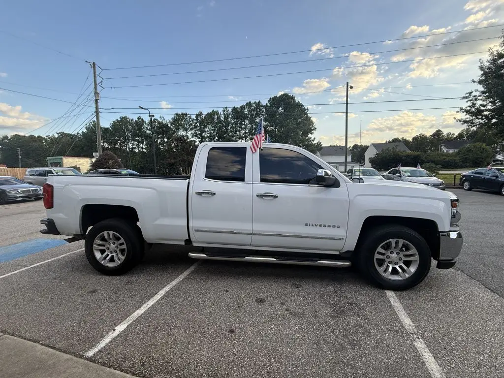 2018 Chevrolet Silverado 1500 LTZ Double Cab Std Box photo 4