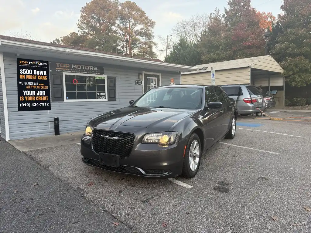 2019 Chrysler 300 Touring's photo