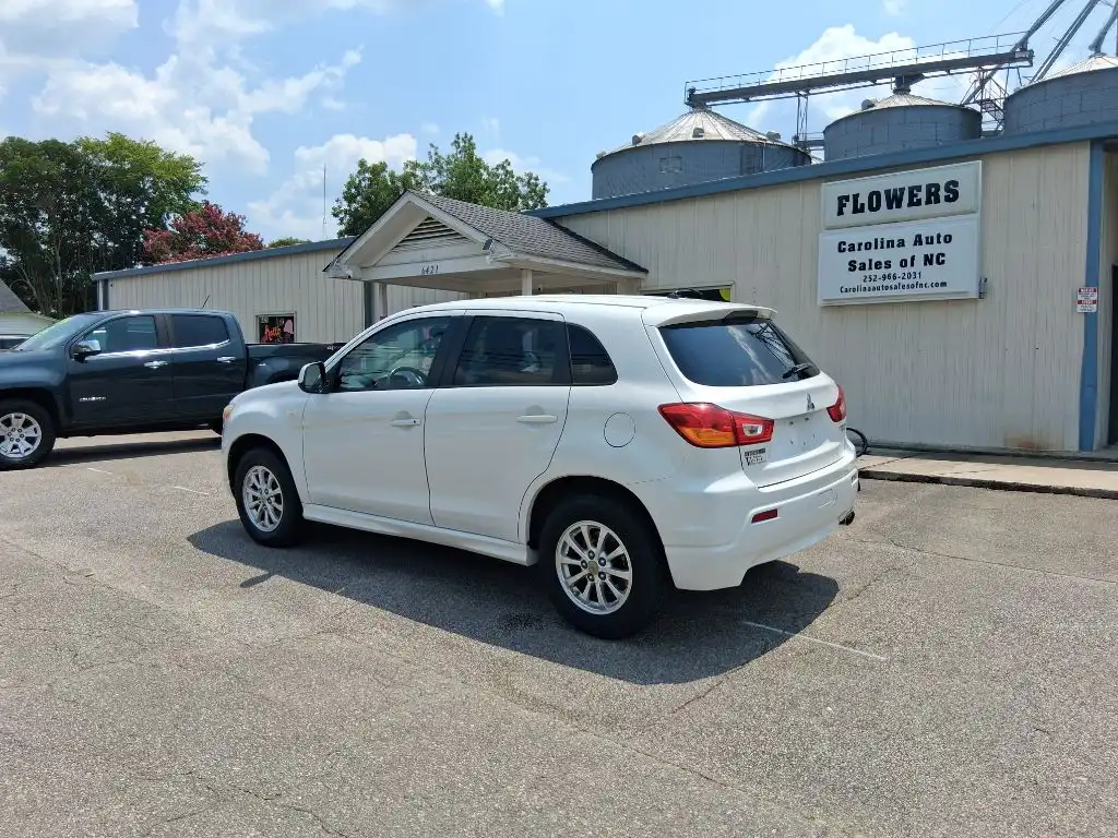 2011 Mitsubishi Outlander Sport ES AUTO's photo