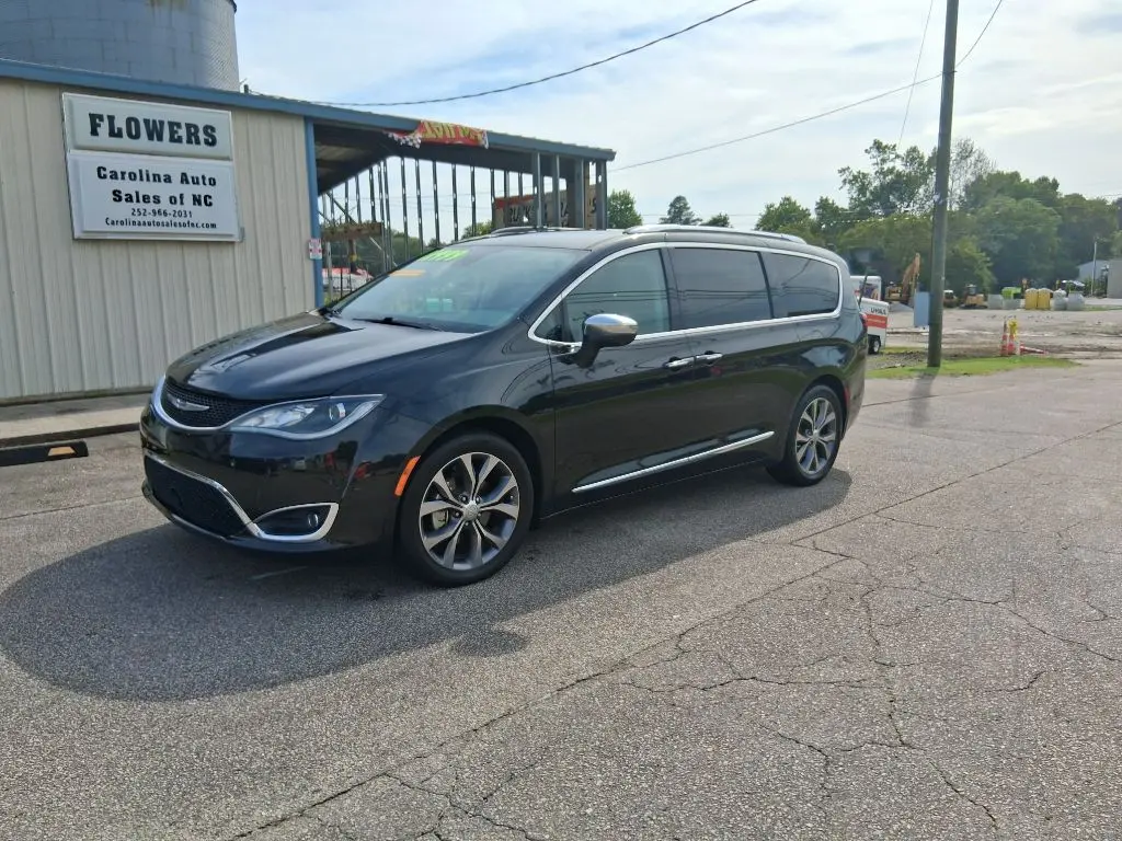 2017 Chrysler Pacifica Limited photo 4