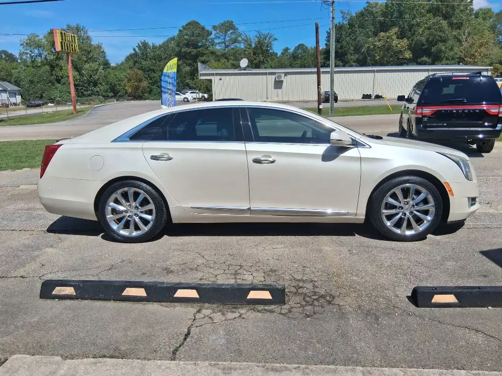 2013 Cadillac XTS 3.6L Luxury FWD Collection's photo