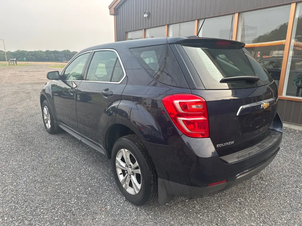 2017 Chevrolet Equinox LS photo 3