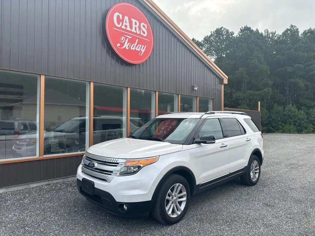 2015 Ford Explorer XLT 4WD photo 1