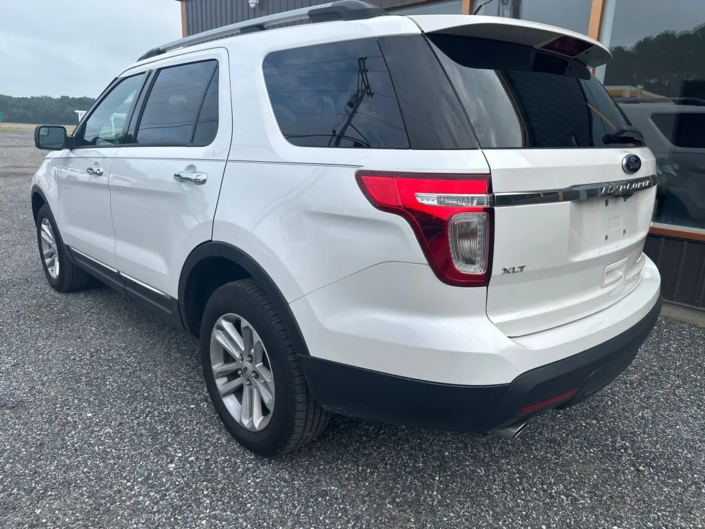 2015 Ford Explorer XLT 4WD photo 3