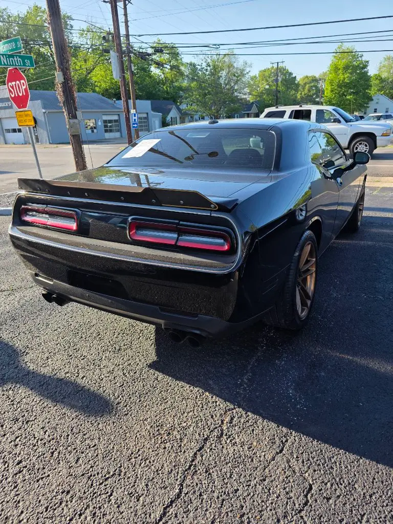 2017 Dodge Challenger R/T photo 5
