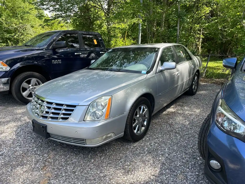 2010 Cadillac DTS Luxury Collection's photo