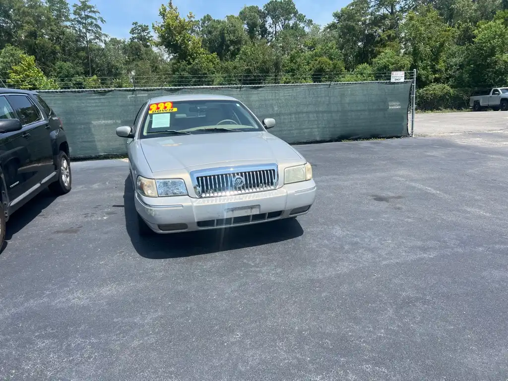 2010 Mercury Grand Marquis LS's photo