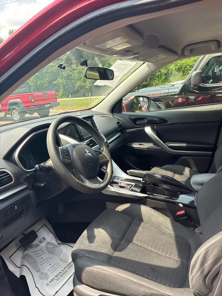 2020 Mitsubishi Eclipse Cross ES 2WD photo 3