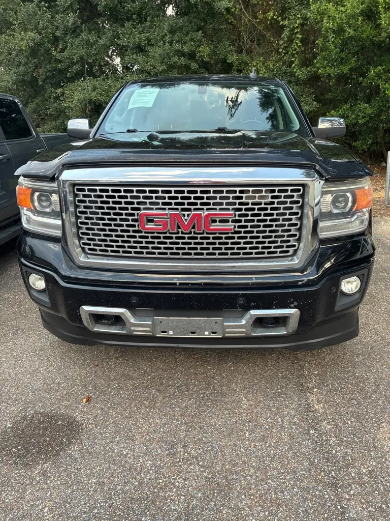 2015 GMC Sierra 4WD Crew Cab Short Box photo 3