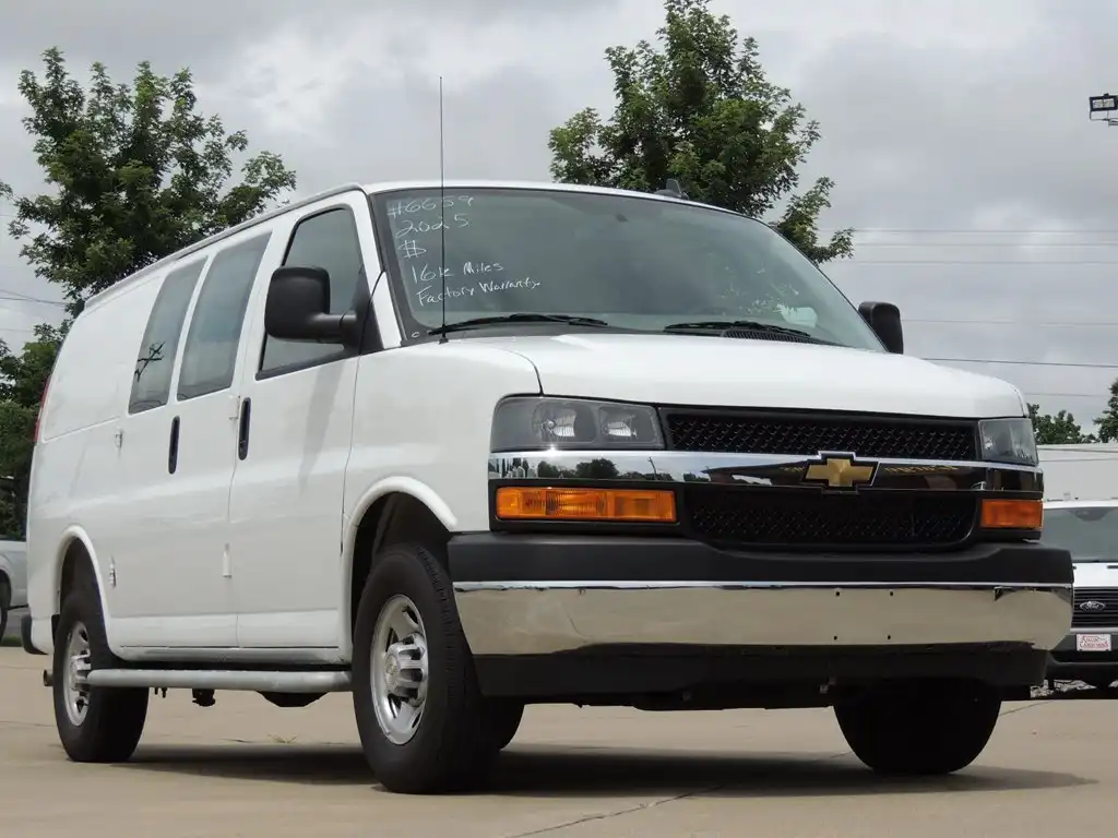 2025 Chevrolet Express 2500 Work Van HD's photo