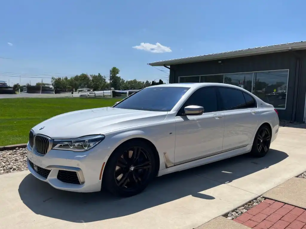 2017 BMW 7 Series M760i xDrive's photo