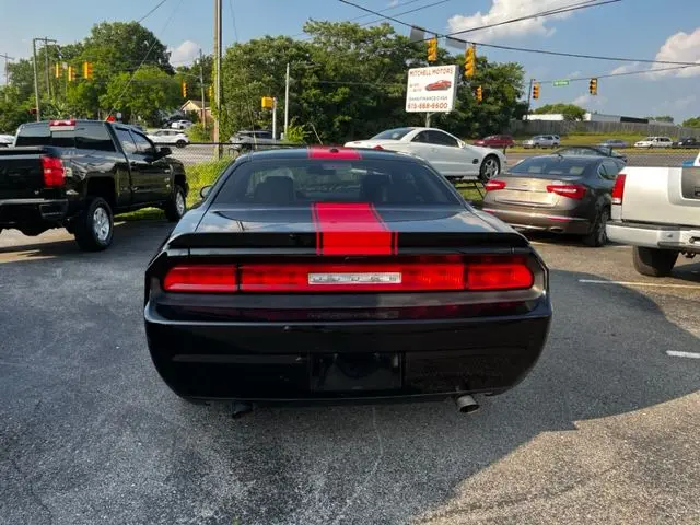 2012 Dodge Challenger SXT photo 4