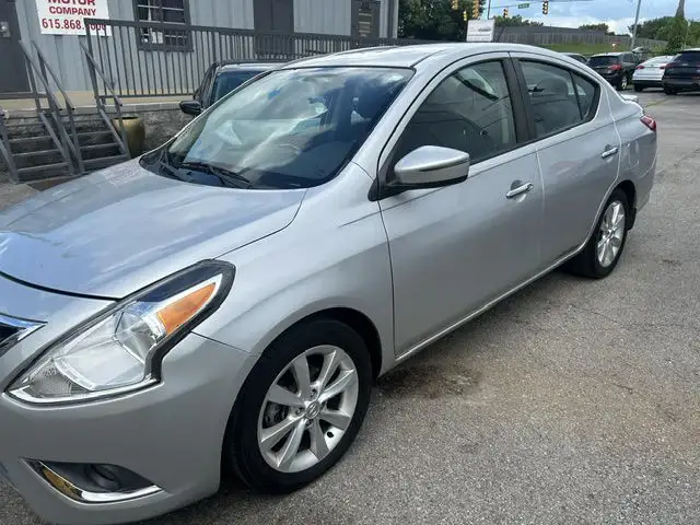 2017 Nissan Versa 1.6 SL CVT's photo