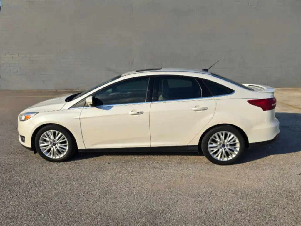 2016 Ford Focus Sedan Titanium's photo