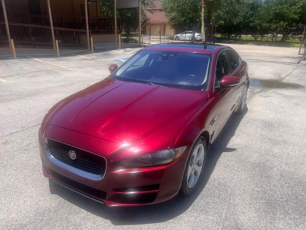 2017 Jaguar XE 25t's photo