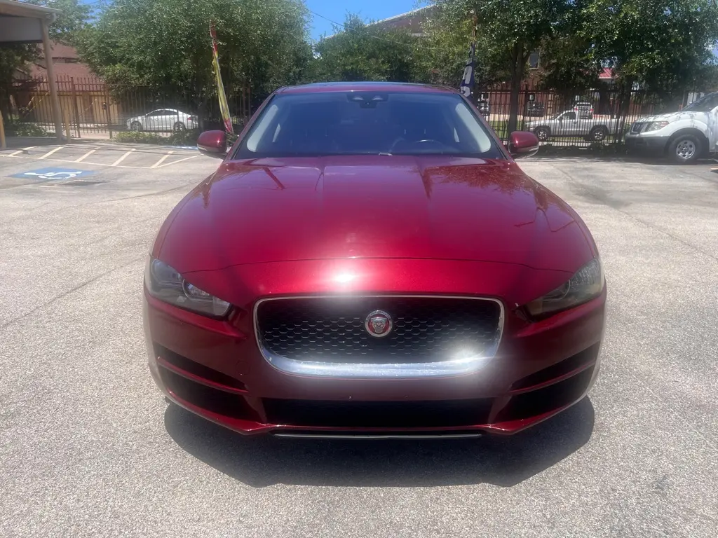 2017 Jaguar XE 25t photo 3