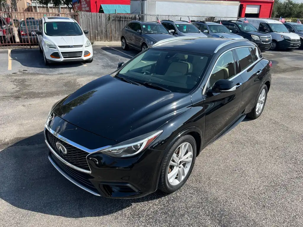 2019 INFINITI QX30 Luxury's photo