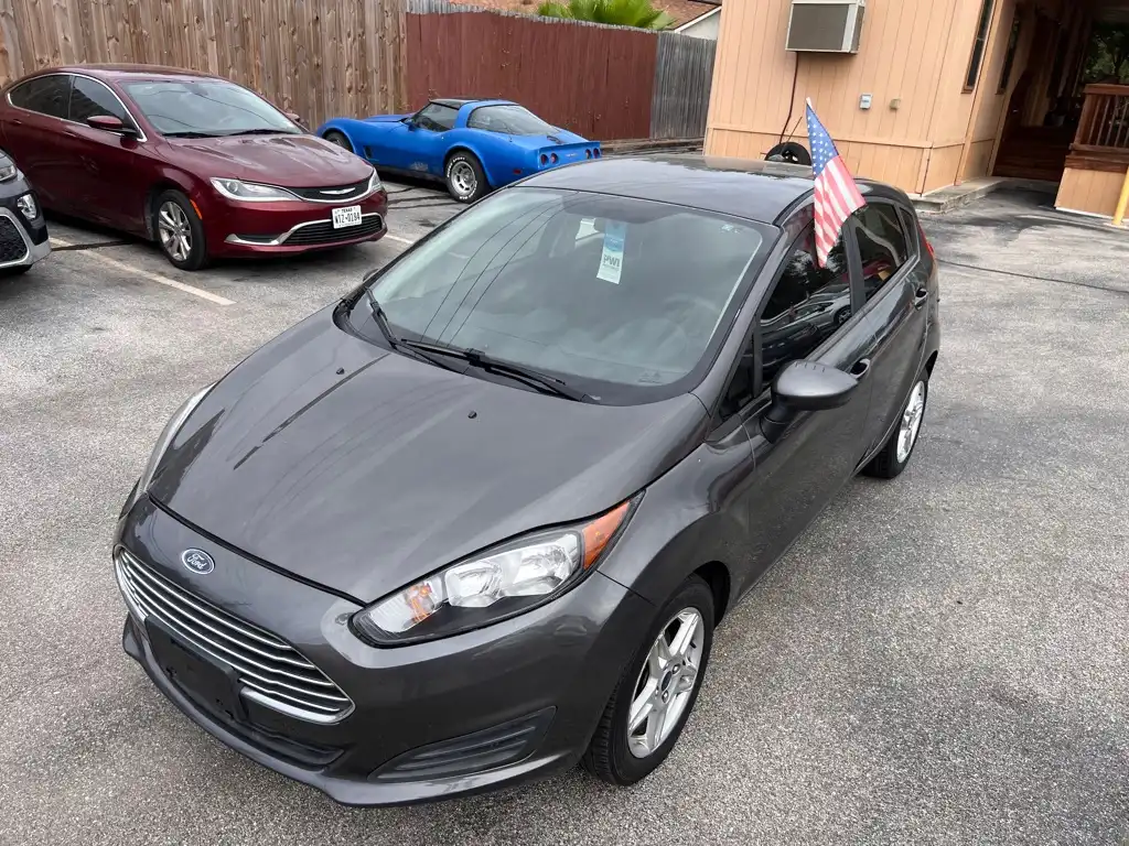 2017 Ford Fiesta SE Hatchback's photo
