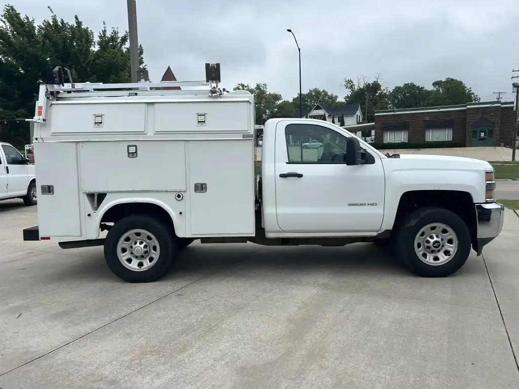 2016 Chevrolet Silverado HD Work Regular Cab 162" WB's photo