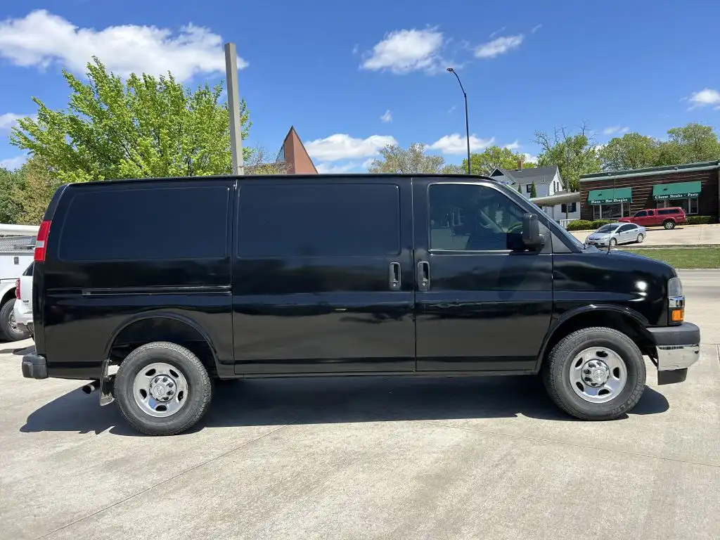2018 Chevrolet Express Work Van HD 2500's photo