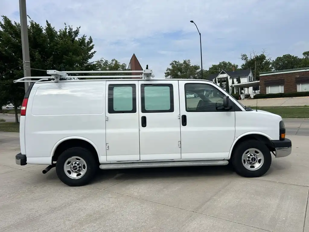 2016 GMC Savana 2500's photo