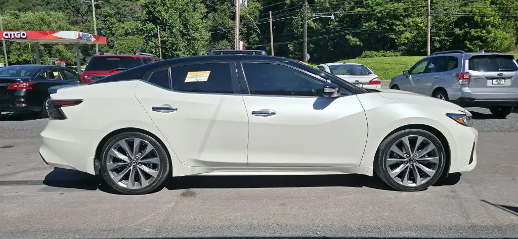 2022 Nissan Maxima Platinum's photo