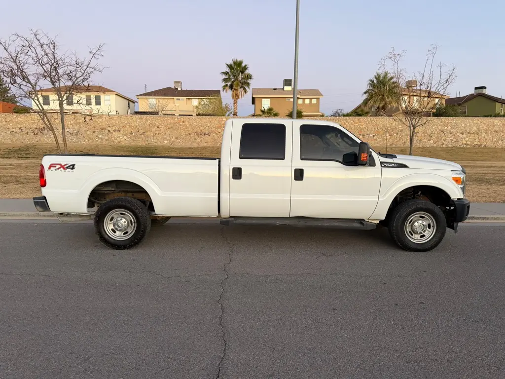 2015 Ford F-250 XL 4x4 Crew Cab 172 in photo 5