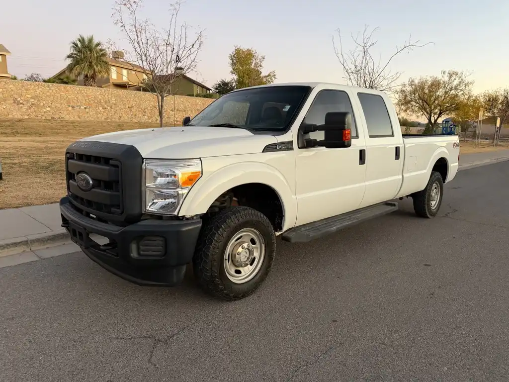 2015 Ford F-250 XL 4x4 Crew Cab 172 in's photo