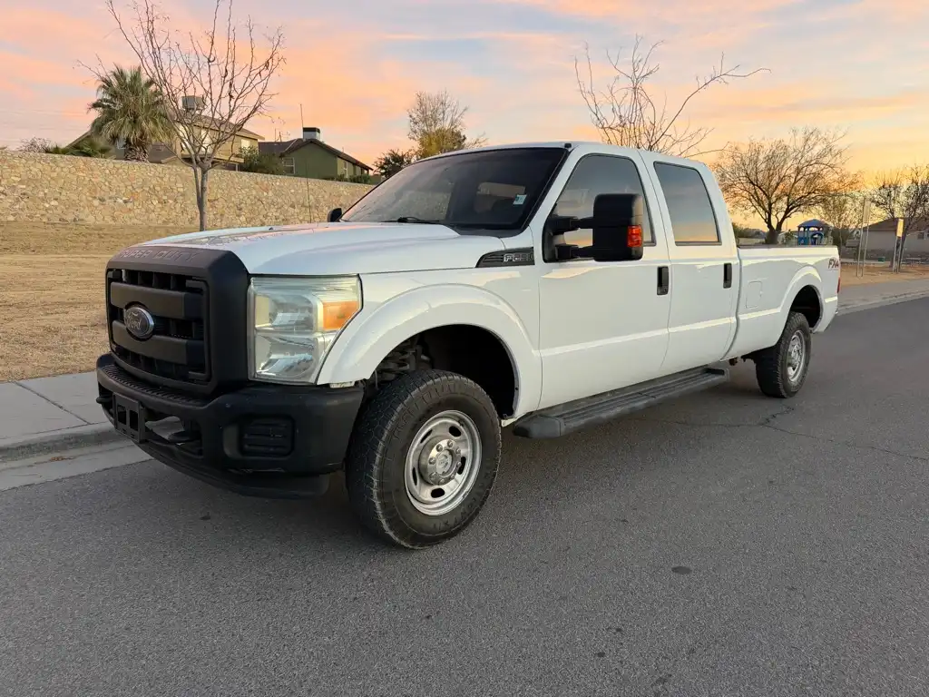 2015 Ford F-250 XL 4x4 Crew Cab 172 in's photo