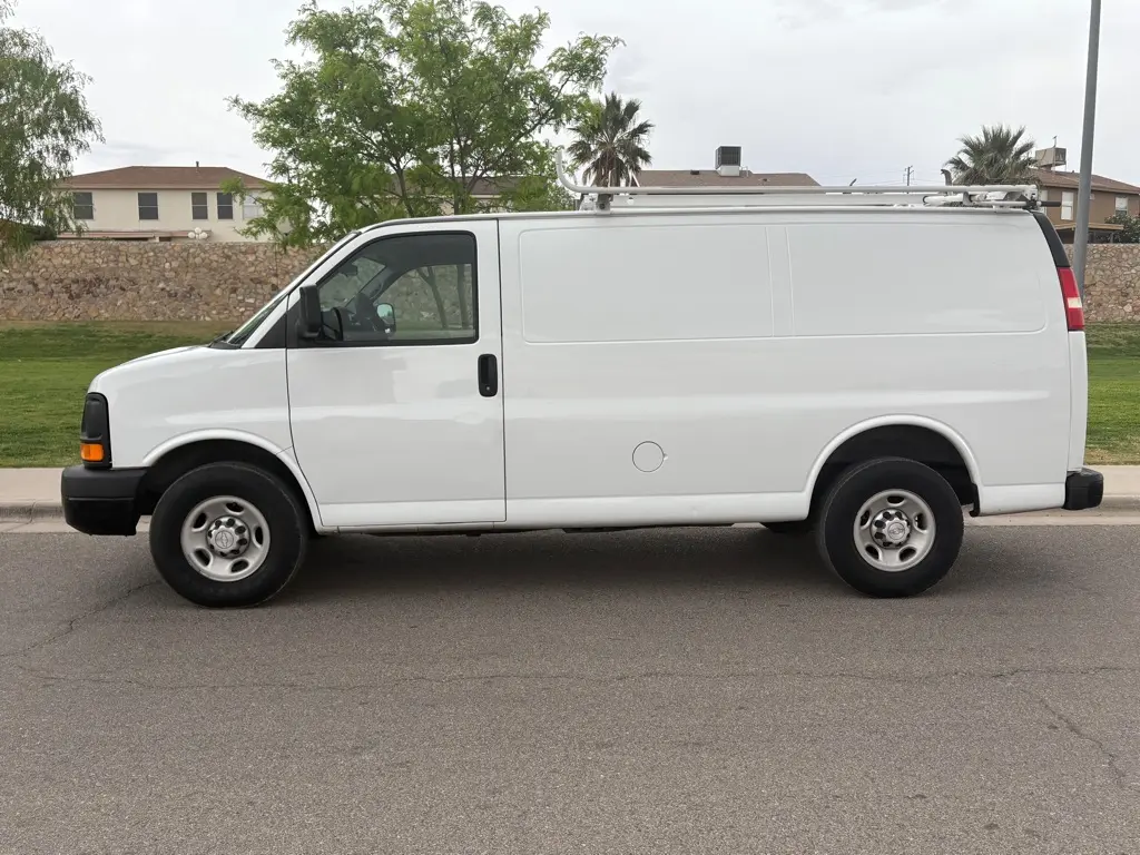 2015 Chevrolet Express 2500 Work Van HD photo 3