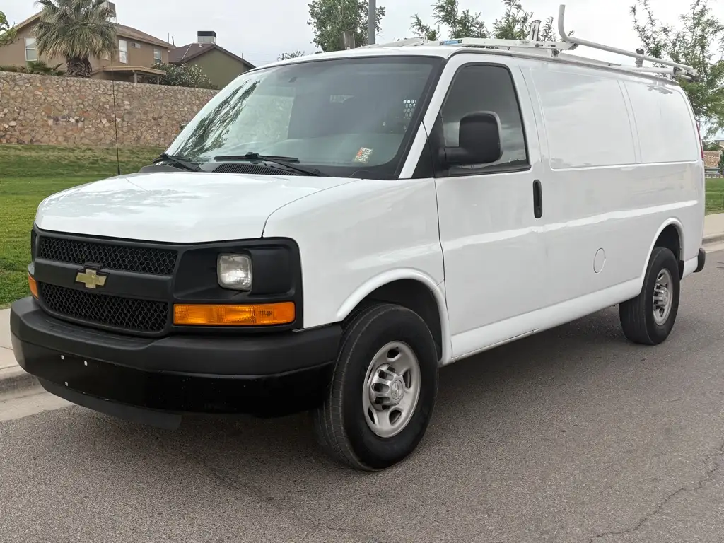 2015 Chevrolet Express 2500 Work Van HD photo 1