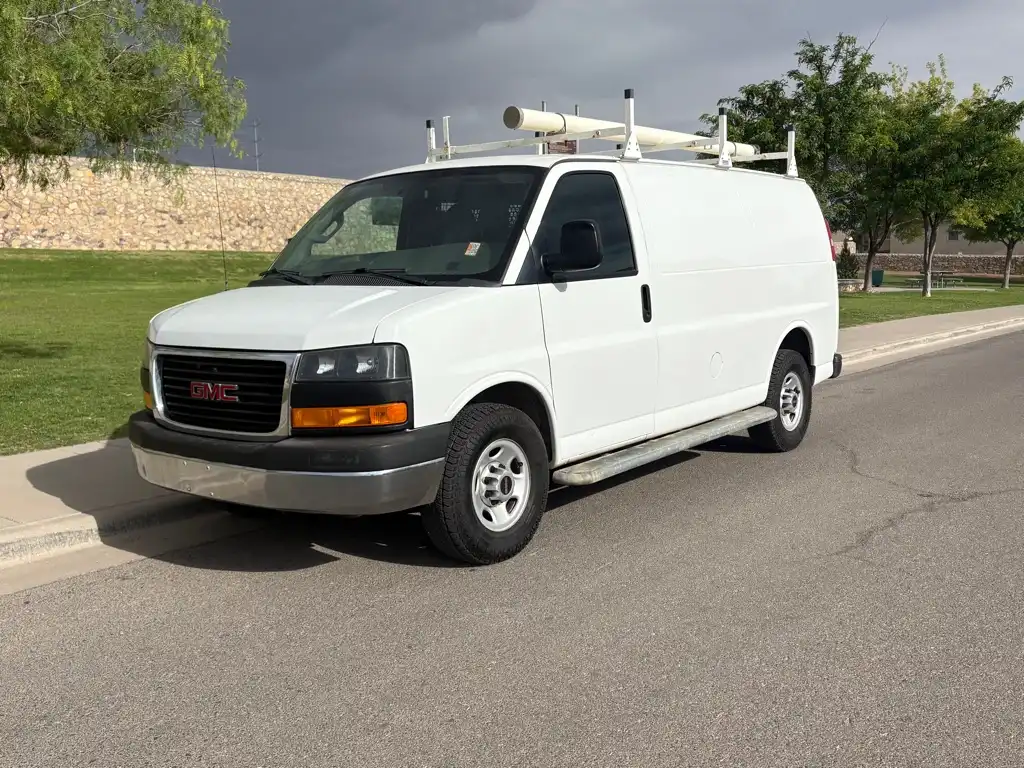 2016 GMC Savana 2500's photo
