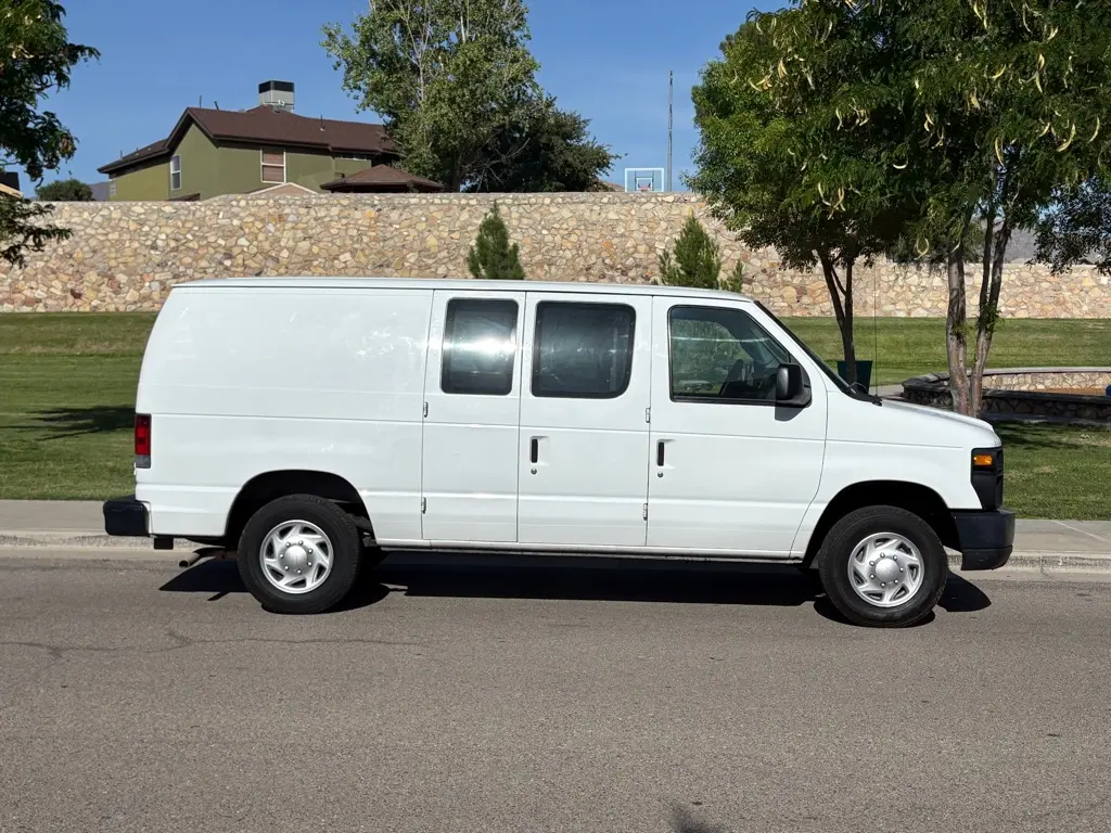 2012 Ford E-Series E-150 Van photo 5