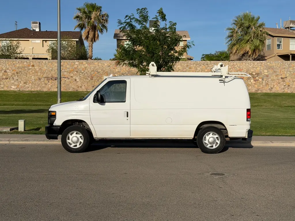2012 Ford E-Series E-150 Van photo 3