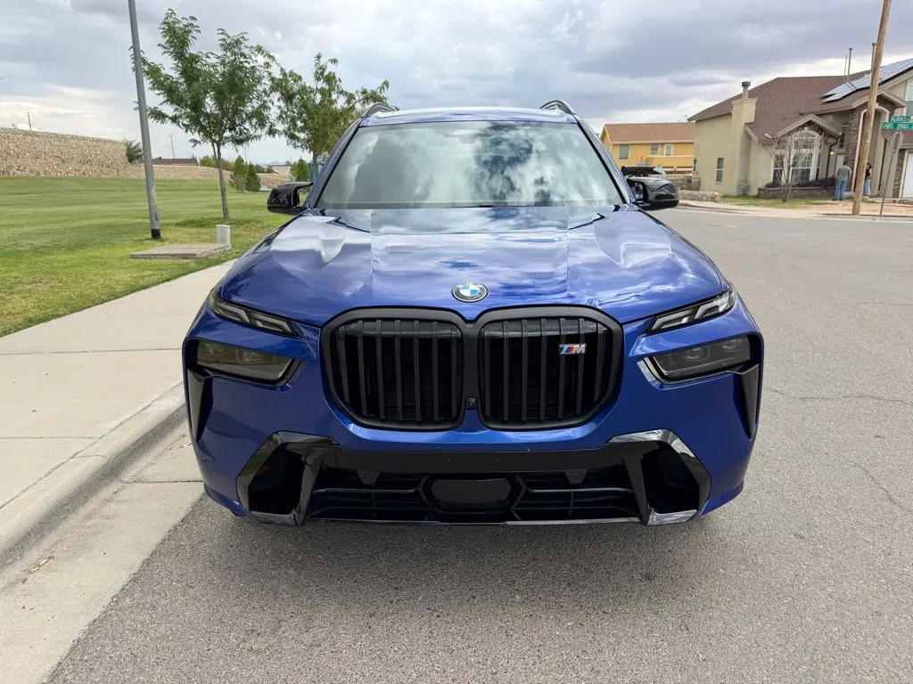 2025 BMW X7 M60i photo 3