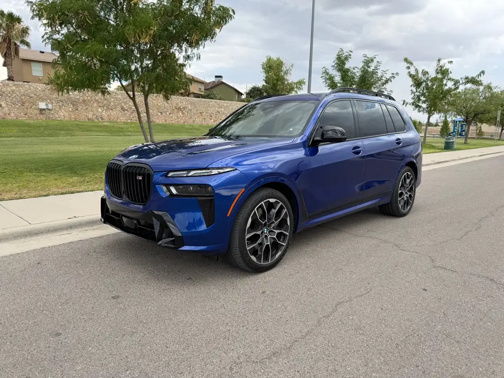 2025 BMW X7 M60i's photo
