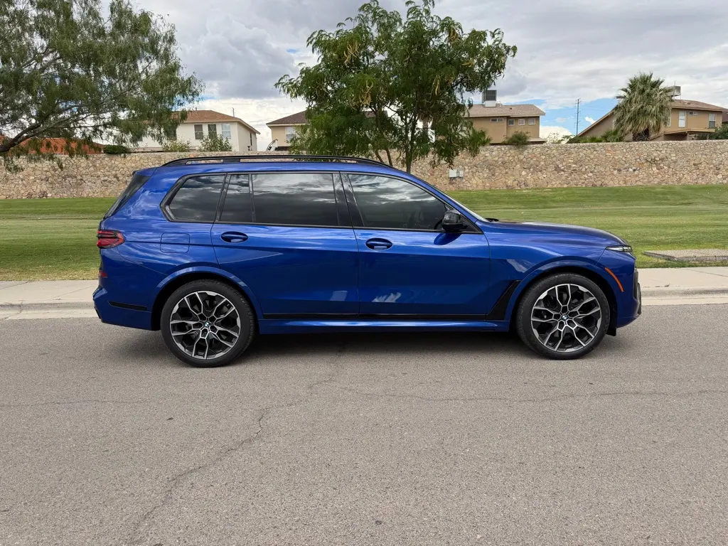 2025 BMW X7 M60i photo 5