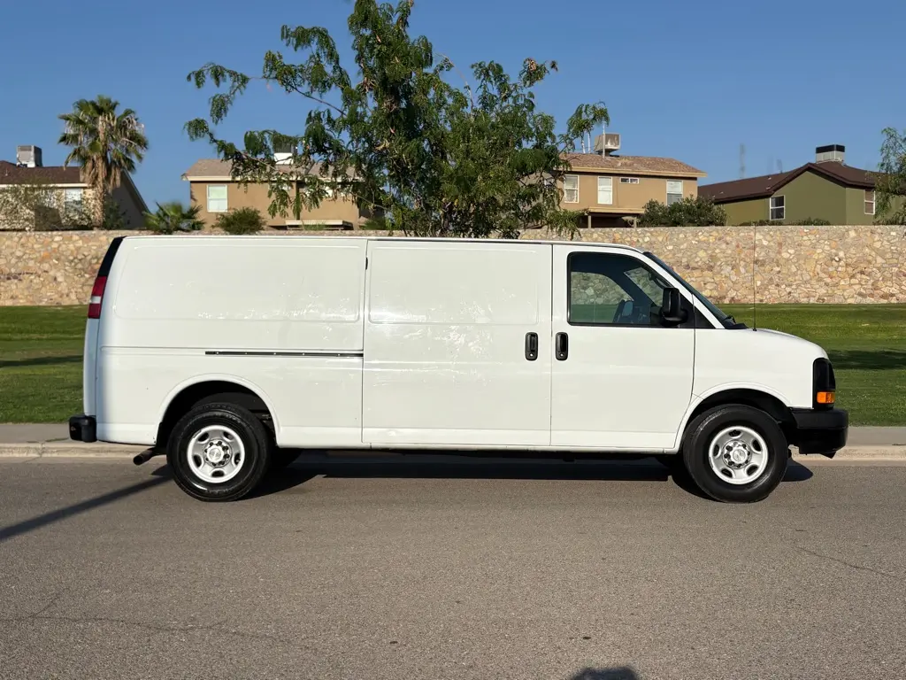 2015 Chevrolet Express Work Van 3500 Extended photo 5