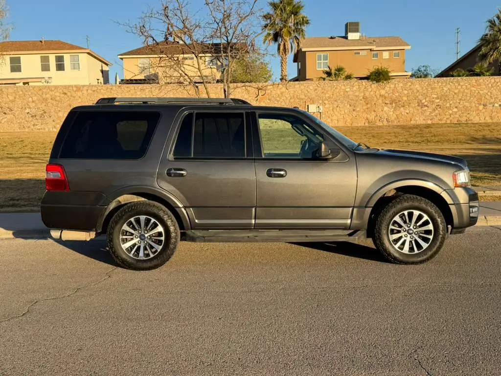 2017 Ford Expedition XLT photo 5