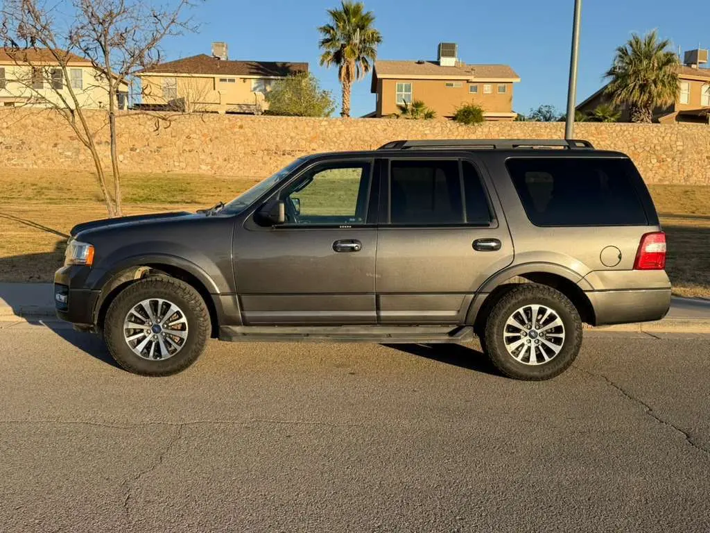 2017 Ford Expedition XLT photo 4