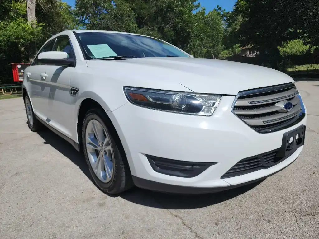 2015 Ford Taurus SEL FWD's photo