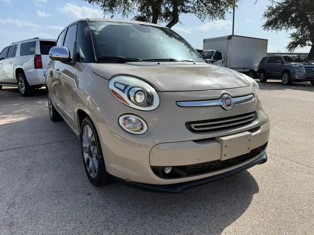 2014 FIAT 500L Lounge's photo