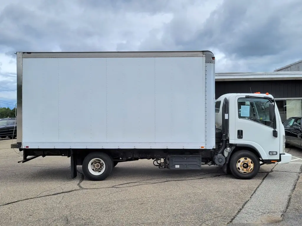 2011 Isuzu NPR undefined photo 3