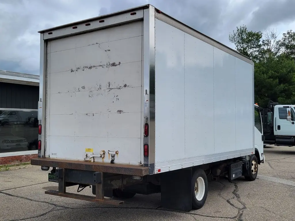 2011 Isuzu NPR undefined photo 4